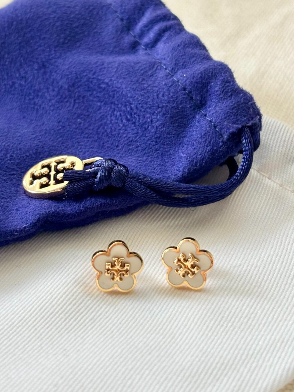Tory Burch Earrings - Forget Me Not Studs in White/Gold